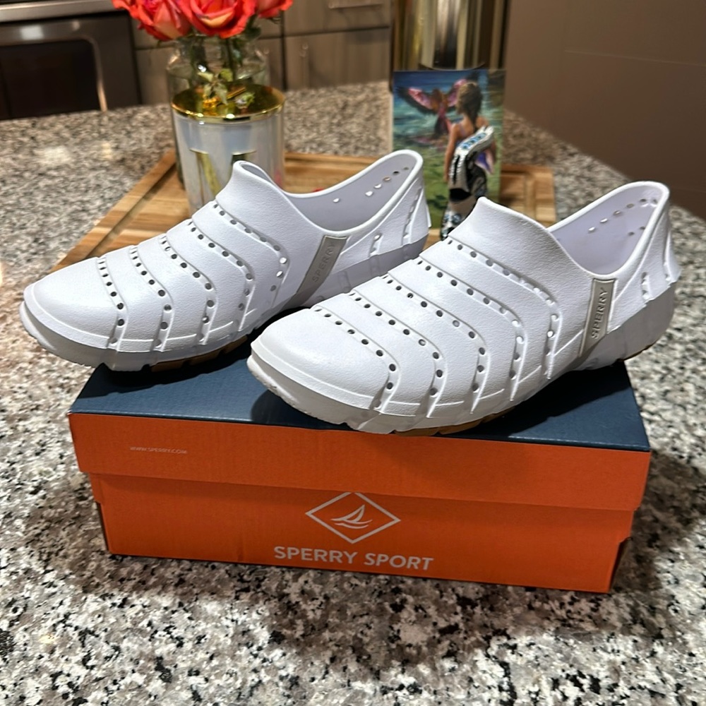 New WOT, Women’s Sperry Sport Water Strider White, 6, only tried on.